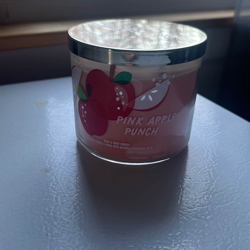 Bath and body works candle— PINK APPLE PUNCH